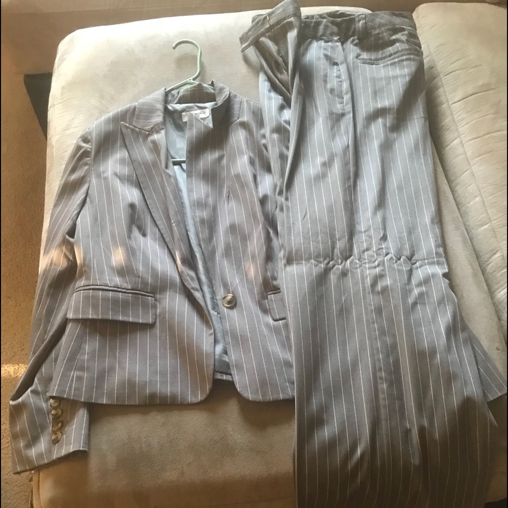 Pen strip pants suite